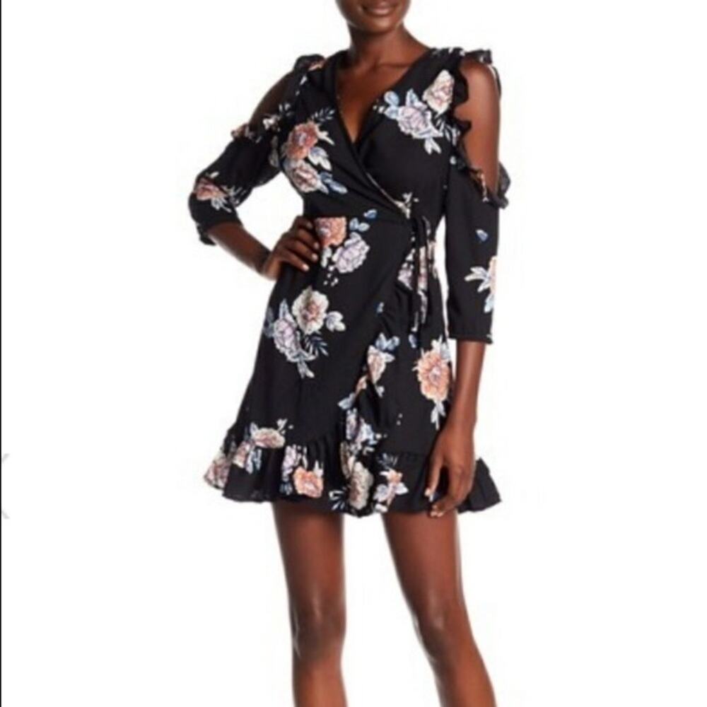 Romeo‎ and Juliet Couture Cold Shoulder Dress.